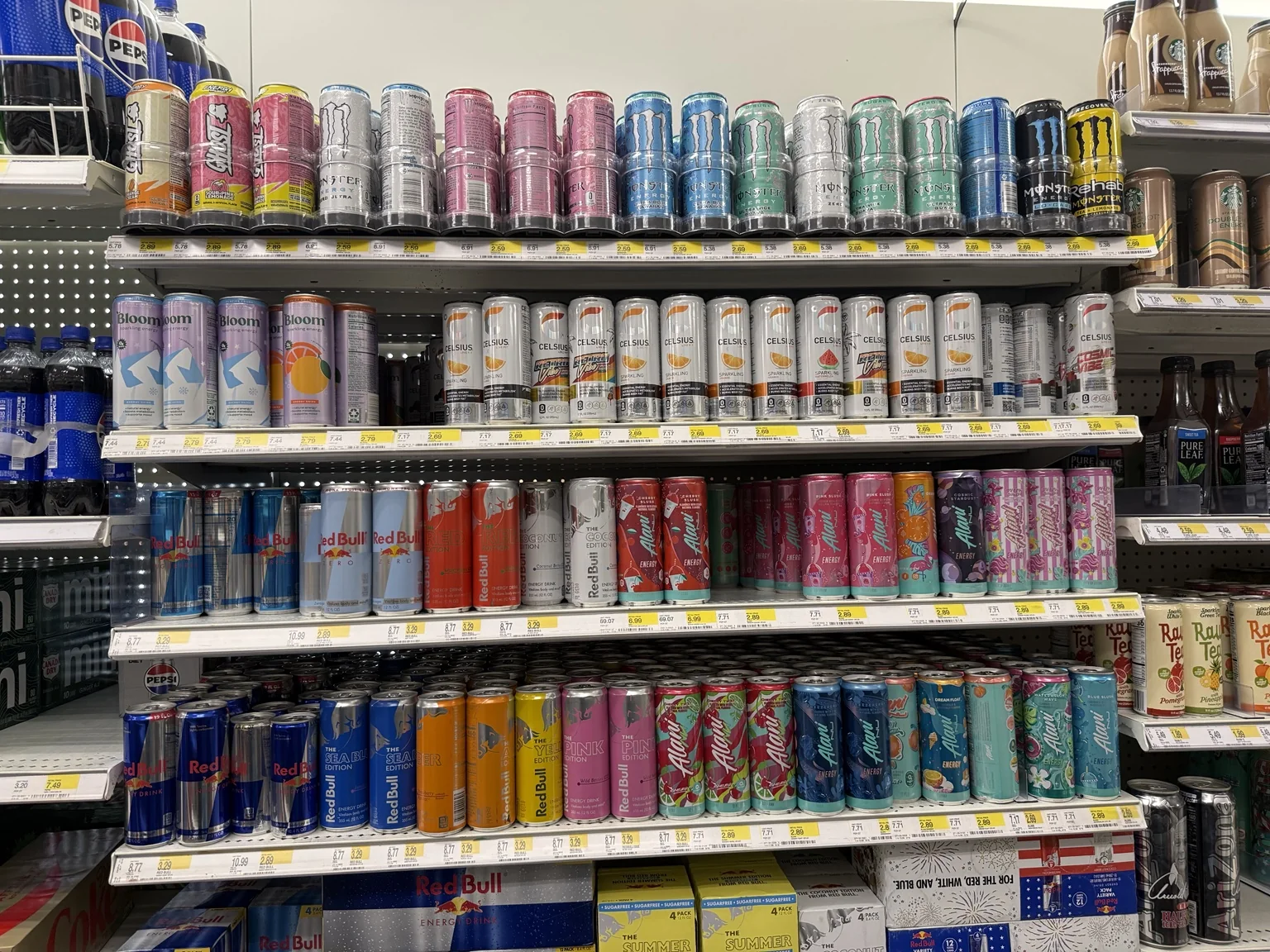 Targetのエナジードリンク売場全体